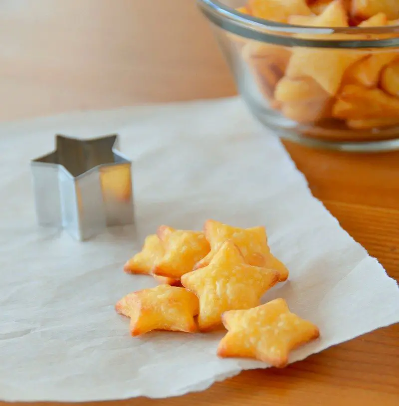 Homemade Cheddar Crackers