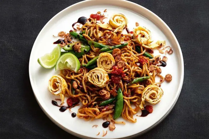 Spicy Sambal Noodles with Omelette