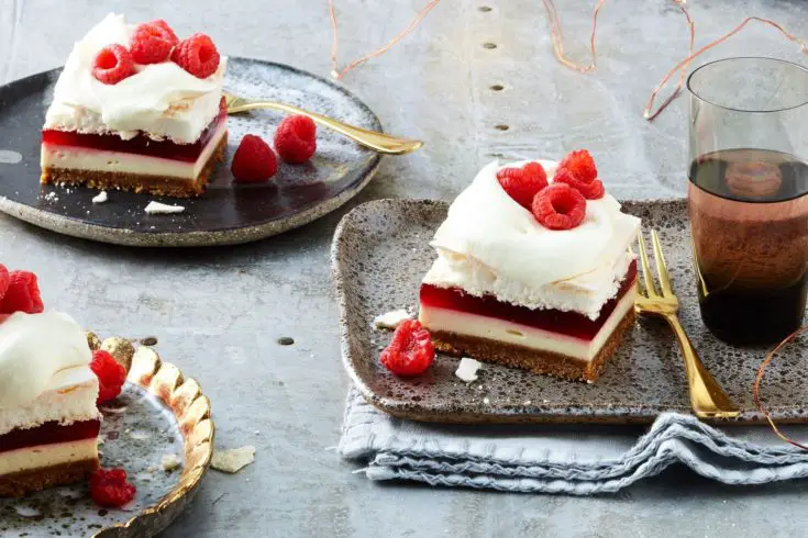 Jelly cheesecake slice with pavlova topping